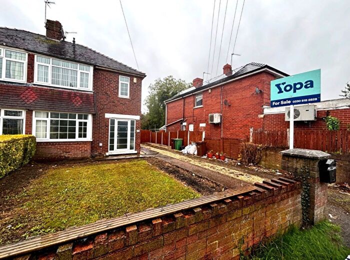 3 Bedroom Semi-detached House For Sale In High Street, Pontefract, WF9