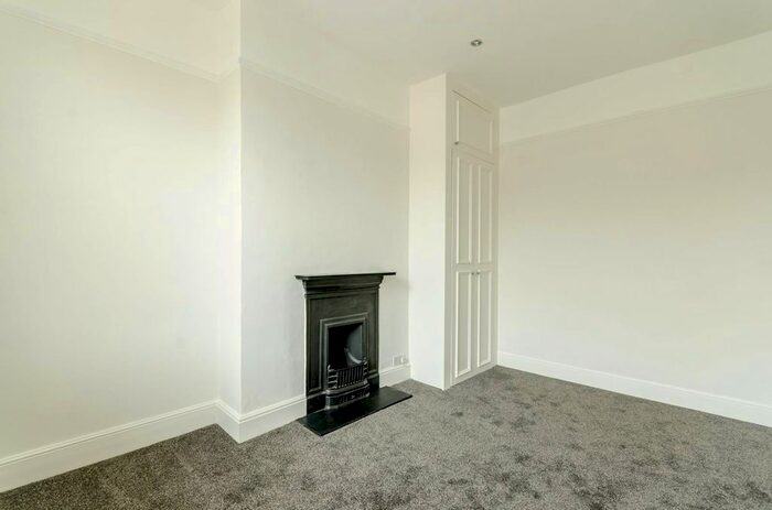 4 Bedroom Property To Rent In Ashen Grove, Southfields, London, SW19