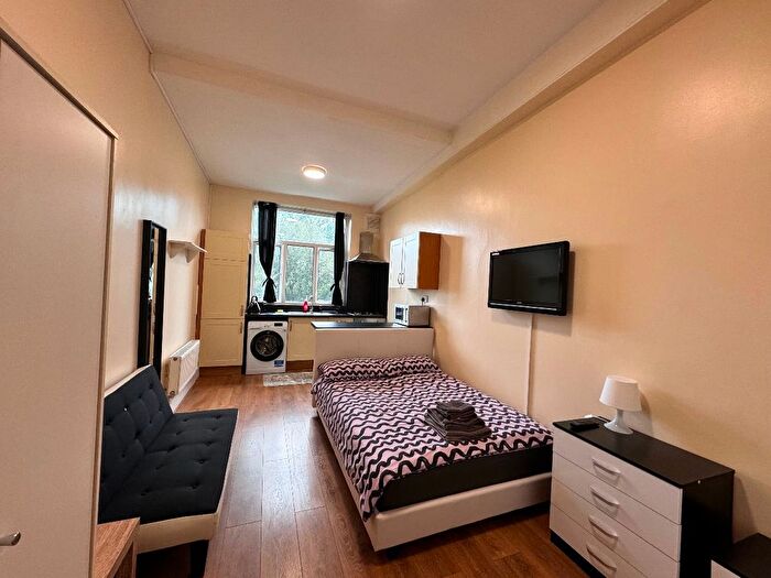 Studio To Rent In Finchley Road, London, NW3