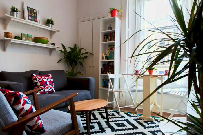 2 Bedroom Flat To Rent In /, Hillside Street, Edinburgh, EH7