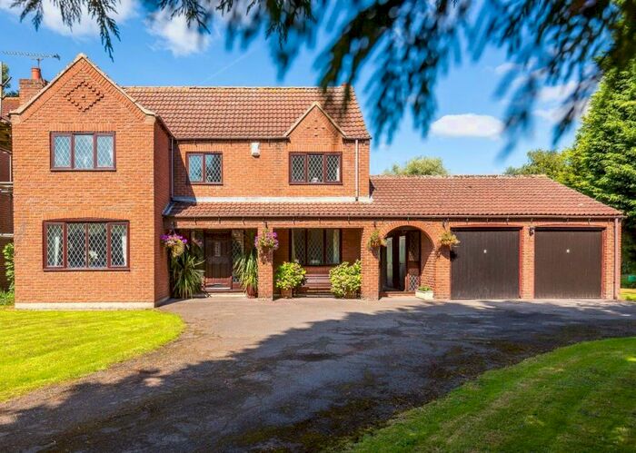 4 Bedroom Detached House For Sale In Thorpe Lane, Thorpe In Balne, Doncaster, DN6