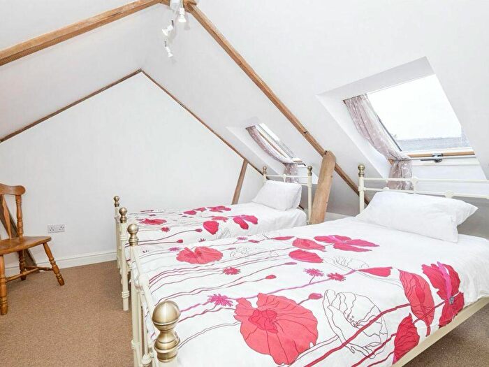 4 Bedroom End Of Terrace House For Sale In Sunbury, The Barn., PL26