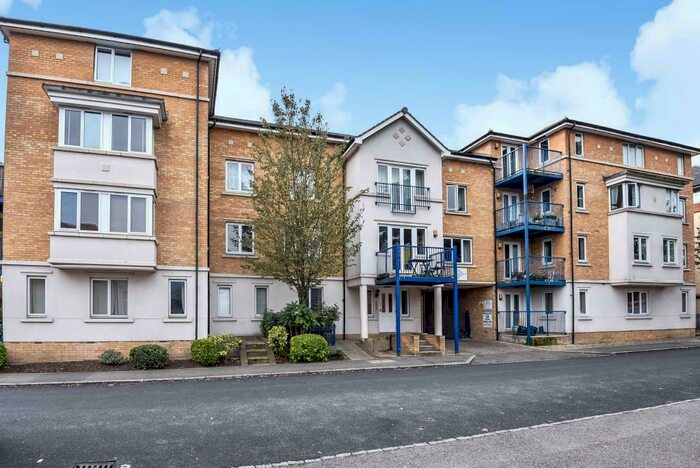 2 Bedroom Apartment To Rent In High Wycombe, Buckinghamshire, HP11