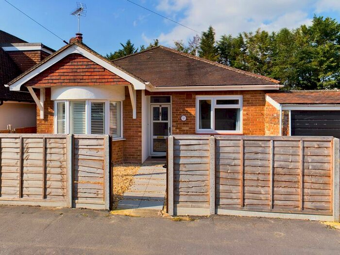 2 Bedroom Bungalow To Rent In Fourth Avenue, Denvilles, Havant, PO9