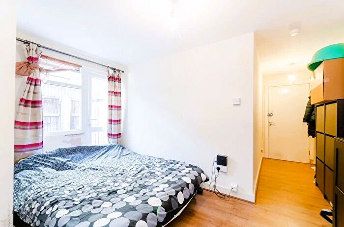 2 Bedroom Flat To Rent In Seaforth Avenue, New Malden, KT3