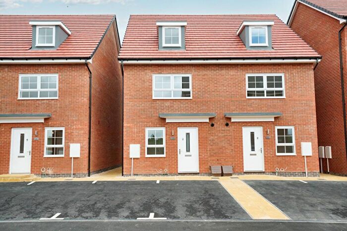 4 Bedroom House To Rent In Hillcrest Road, Nuneaton, Warwickshire, CV10
