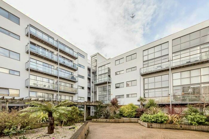 2 Bedroom Flat To Rent In Varcoe Road, London, SE16