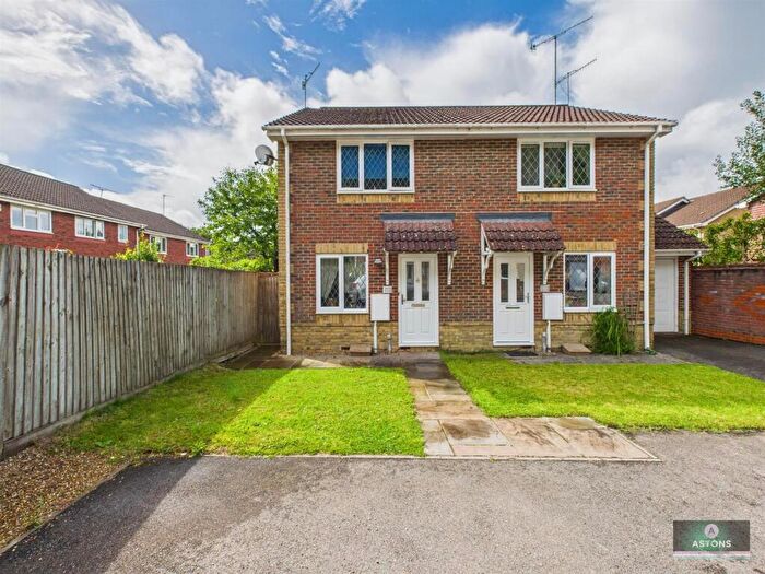 2 Bedroom Semi Detached House To Rent In Hodgkin Close, Maidenbower, RH10