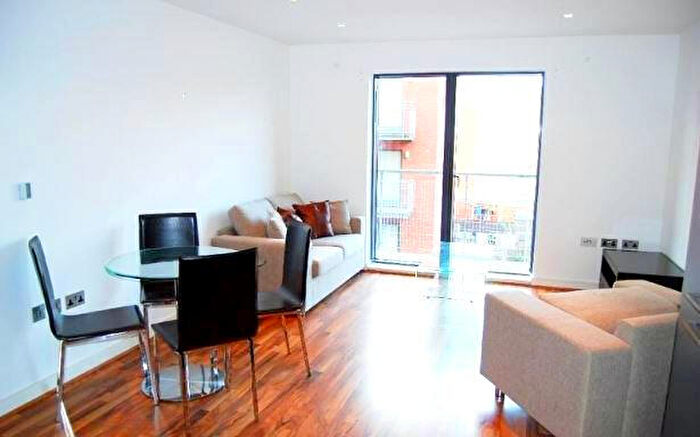 2 Bedroom Apartment To Rent In Copenhagen Street, Kings Cross, N1