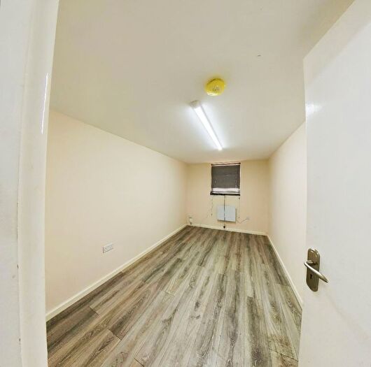 2 Bedroom Flat To Rent In Longview Villas, Collier Row Road, Romford, RM5