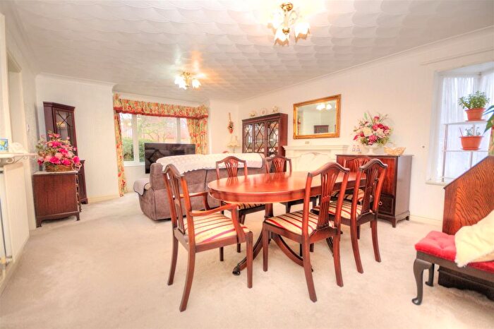 2 Bedroom Flat For Sale In Alexandra Road, Crosby, Liverpool, L23