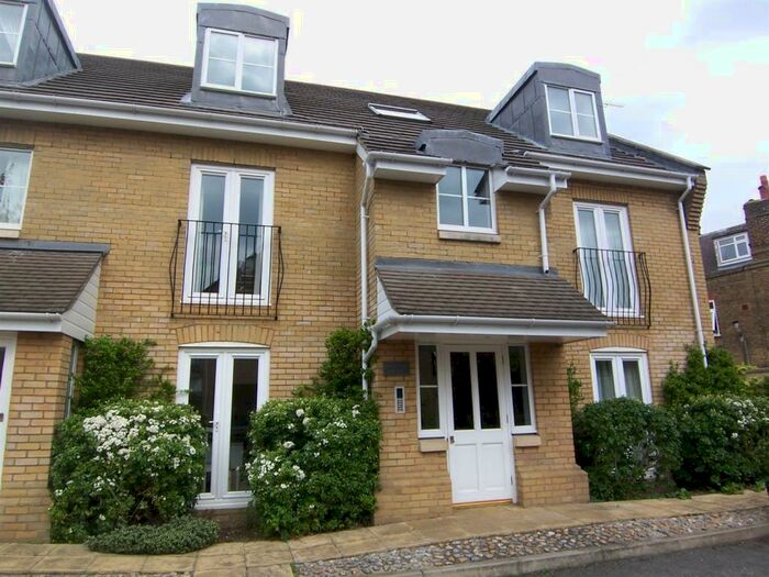 1 Bedroom Apartment To Rent In Fulmar Close, Surbiton, KT5