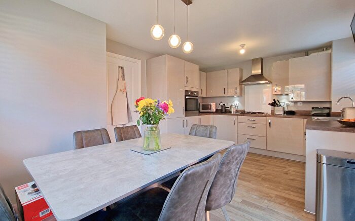 3 Bedroom End Of Terrace House For Sale In Compton Mead, Crowthorne, Berkshire, RG45