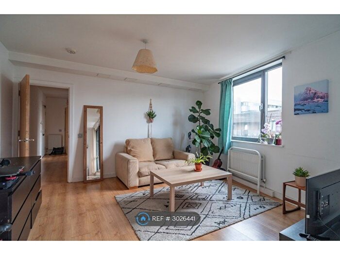 2 Bedroom Flat To Rent In Spencer Way, London, E1