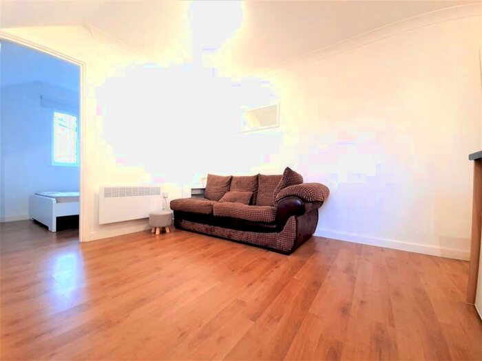 1 Bedroom Flat To Rent In Glyn Avenue, New Barnet, Barnet, EN4