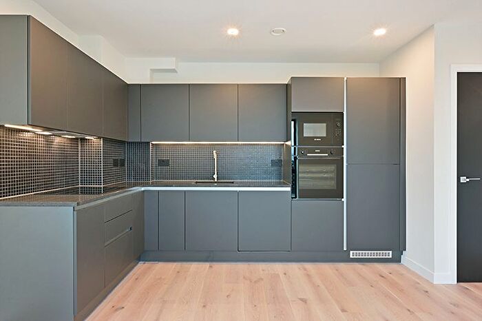 1 Bedroom Flat To Rent In Middle Road, London, W7