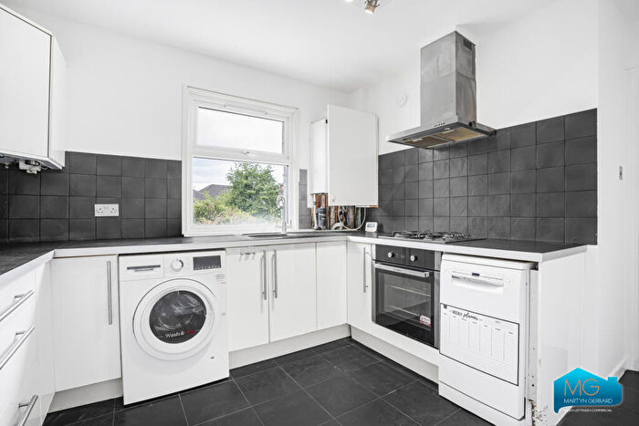 2 Bedroom Maisonette To Rent In Hale Lane, Mill Hill, London, NW7