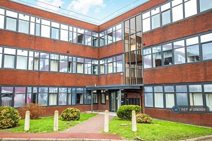 2 Bedroom Flat To Rent In Biwater House, Heywood, OL10