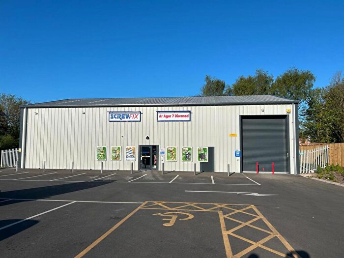 House For Sale In Wynnstay Industrial Estate, Ruabon, LL14