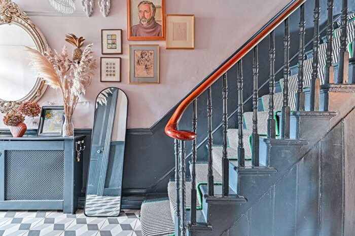 5 Bedroom Semi-Detached House For Sale In Colfe Road, Forest Hill, London, SE23