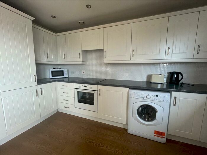 2 Bedroom Flat To Rent In Stockport Road, Manchester, Greater Manchester, M13