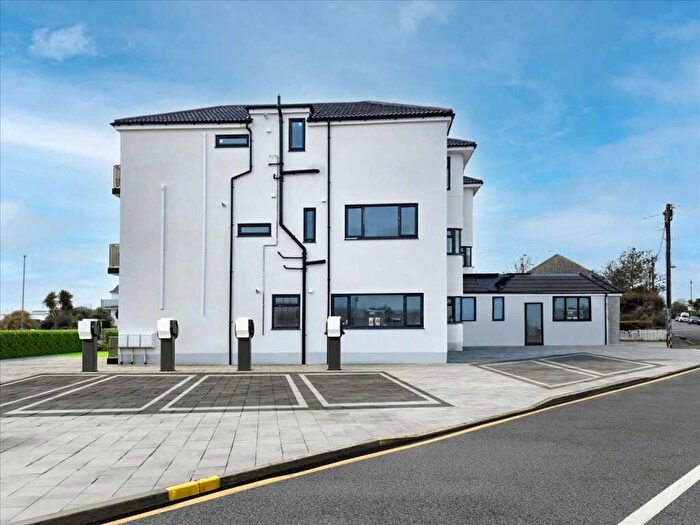 1 Bedroom Apartment For Sale In Cliff Parade, Walton On The Naze, CO14