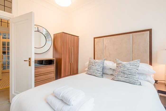 2 Bedroom Apartment To Rent In Park Road, St Johns Wood, NW8