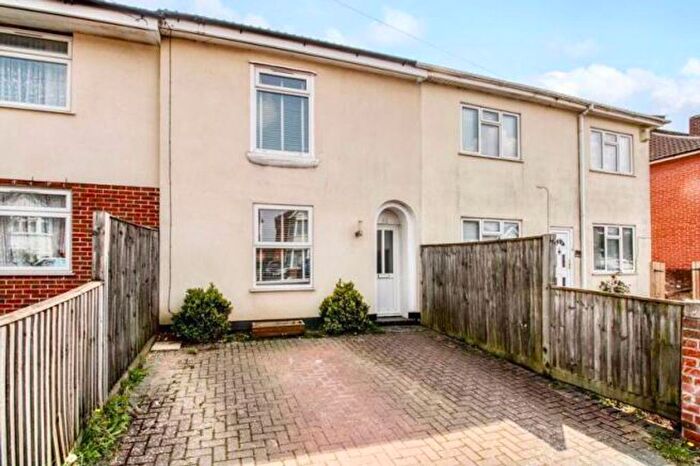 2 Bedroom Property To Rent In Foundry Lane, Southampton, SO15