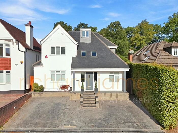 4 Bedroom Detached House For Sale In Eleanor Crescent, London, NW7