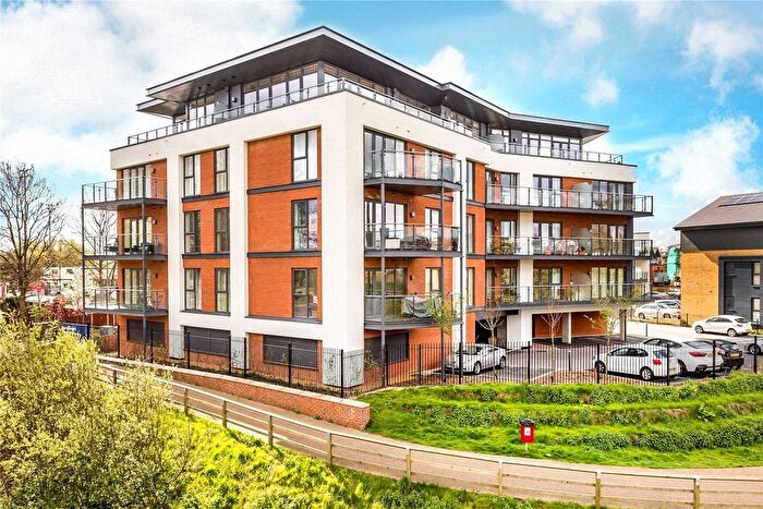 2 Bedroom Flat For Sale In Woking, Surrey, GU22