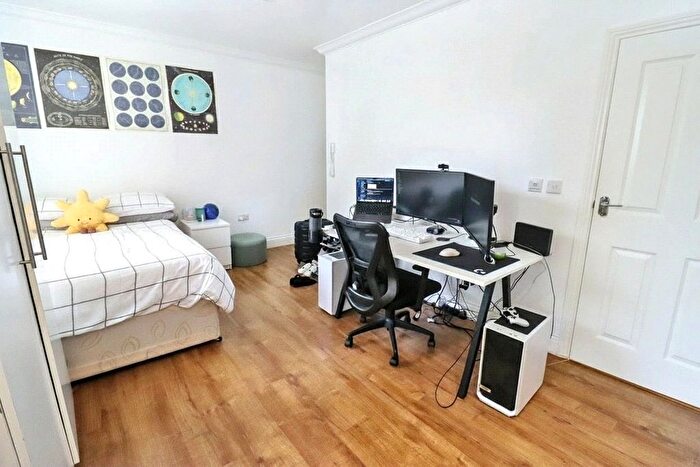 Studio To Rent In Bamborough Gardens, Shepherd's Bush, London, W12