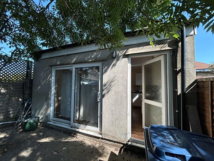 1 Bedroom Property For Sale In B Mayfield Gardens, West Ealing, London, W7