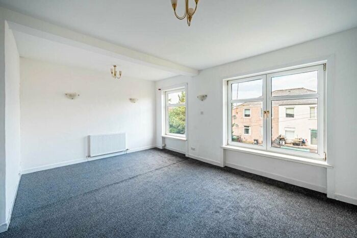 2 Bedroom Flat To Rent In Kingsheath Avenue, Glasgow, G73