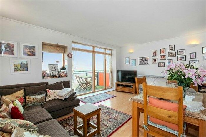 2 Bedroom Flat To Rent In Faraday Lodge, Renaissance Walk, London SE10