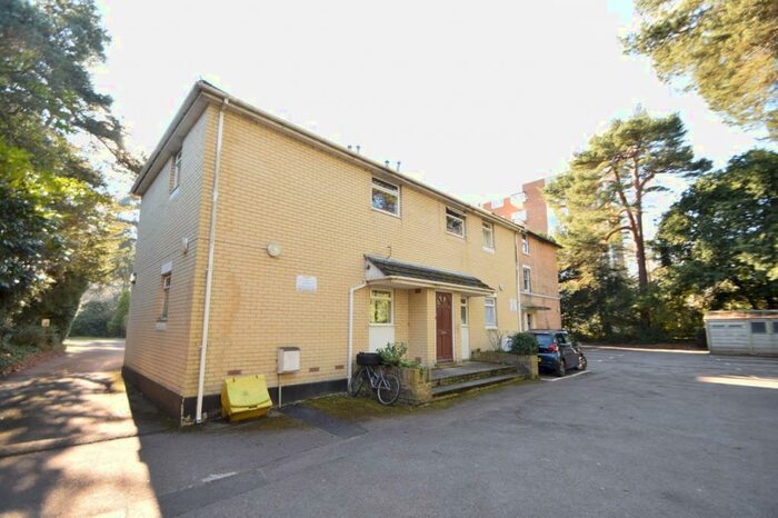 Flat To Rent In Bournemouth, BH1