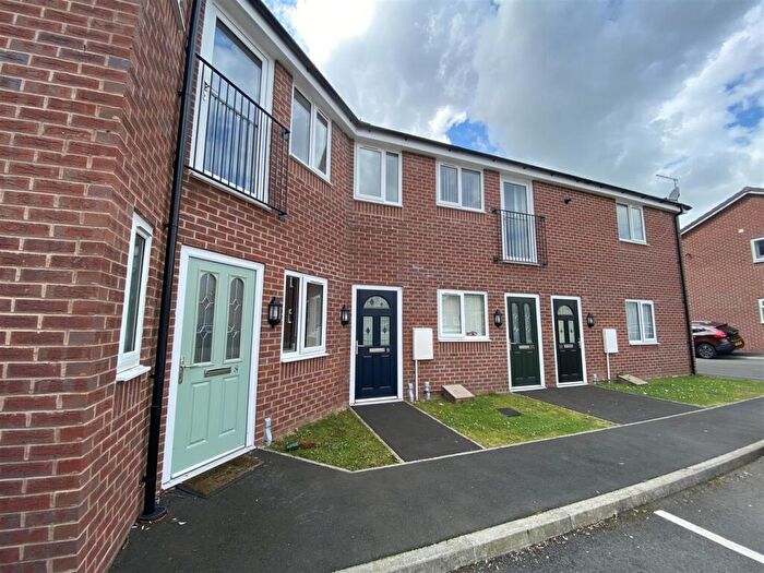 2 Bedroom Flat To Rent In Nesbitt Close, Stafford, ST17