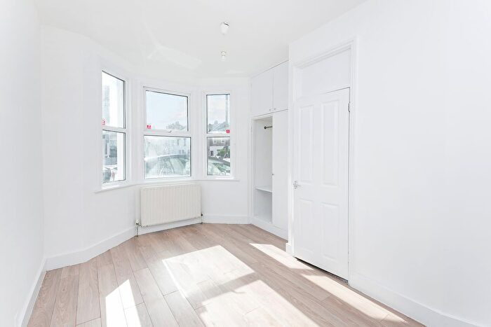 2 Bedroom Flat To Rent In Northwood Road, Thornton Heath, London, CR7