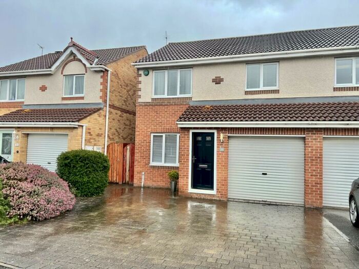 3 Bedroom Semi-Detached House To Rent In Richmond Drive, Fencehouses, DH4