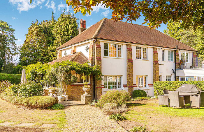 2 Bedroom Apartment For Sale In Oatlands Avenue, Weybridge, KT13