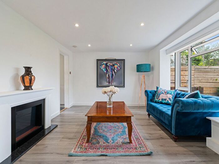 2 Bedroom Maisonette For Sale In Rickford Hill, Guildford, GU3