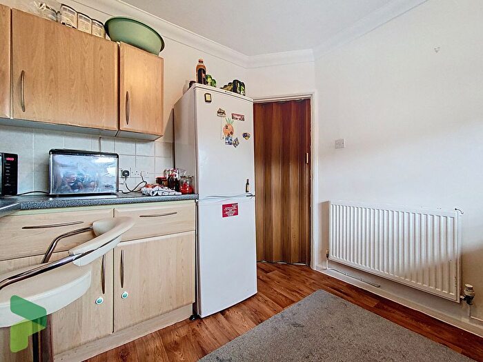 2 Bedroom Flat To Rent In Birch Hall Avenue, Darwen, BB3