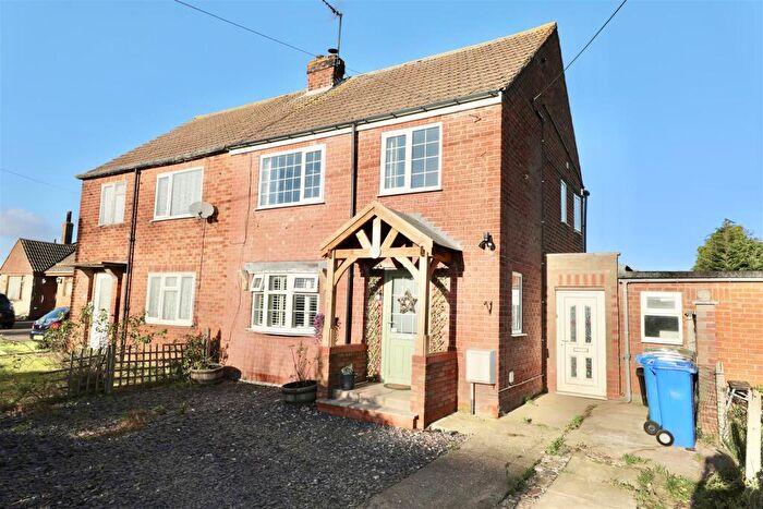 3 Bedroom Semi Detached House For Sale In South View, Hollym, Withernsea, HU19