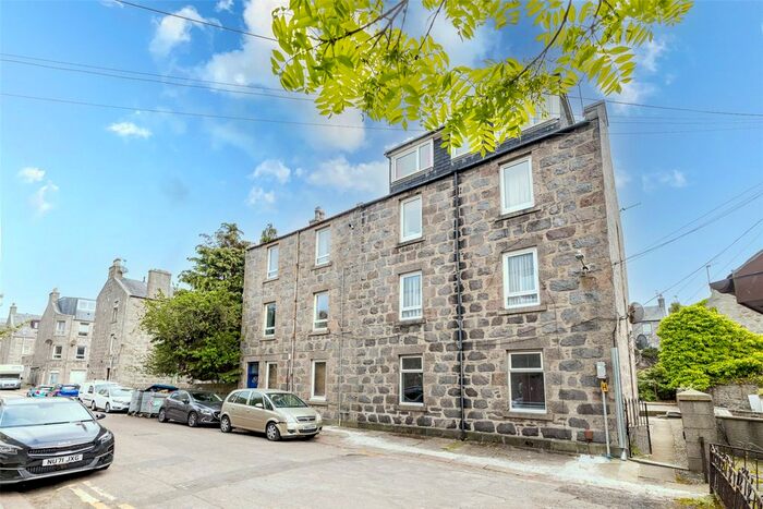3 Bedroom Flat To Rent In Colville Place, Aberdeen, AB24