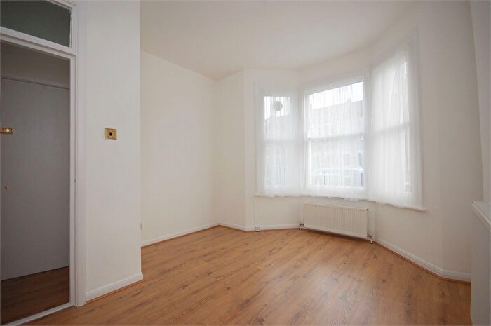 1 Bedroom Flat For Sale In Redfern Road, Harlesden, London, NW10