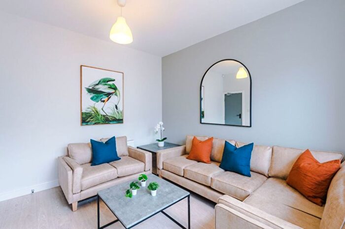 7 Bedroom Terraced House To Rent In Cawdor Road, Manchester, M14