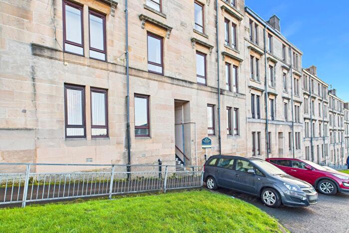 3 Bedroom Flat To Rent In Cardross Street, Dennistoun, G31