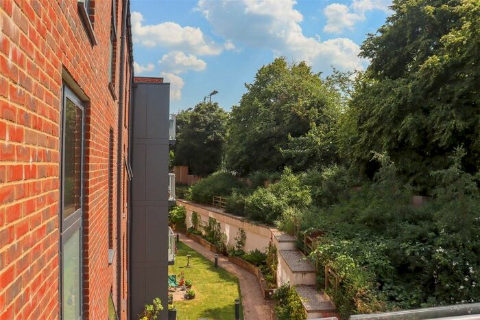 2 Bedroom Flat For Sale In The Dean, Alresford, SO24