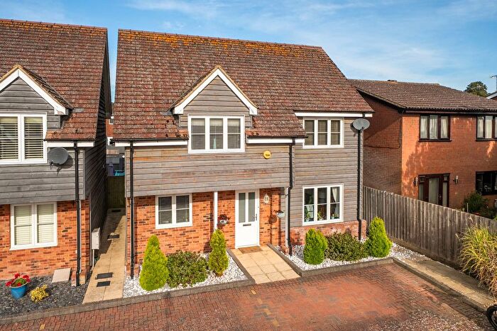 3 Bedroom Detached House For Sale In Hardinge Place, Toddington, LU5