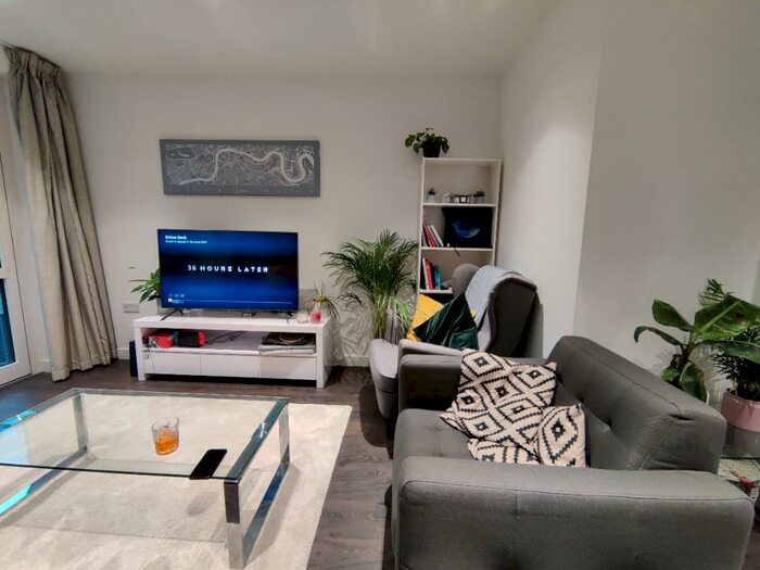 3 Bedroom Apartment To Rent In Devan Grove, London, N4