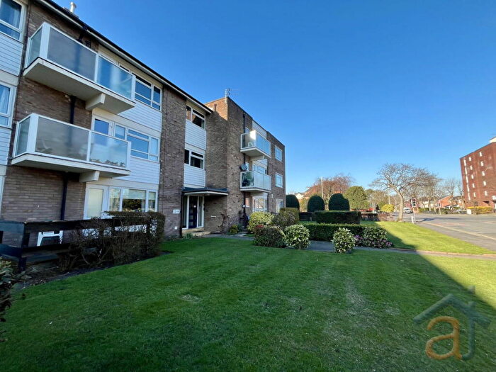 2 Bedroom Flat For Sale In Victoria Court, Southport, PR8